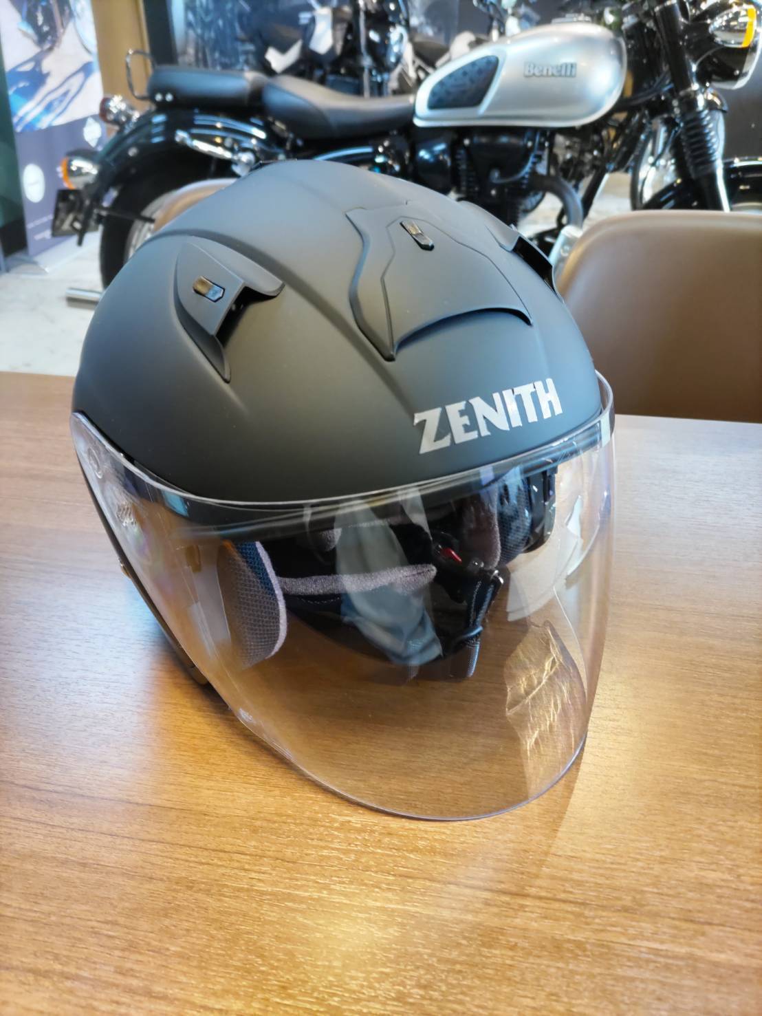 3003713d-f5ad-4579-9bec-3ff952252cf0 ヘルメット(M) - 画像 (1)